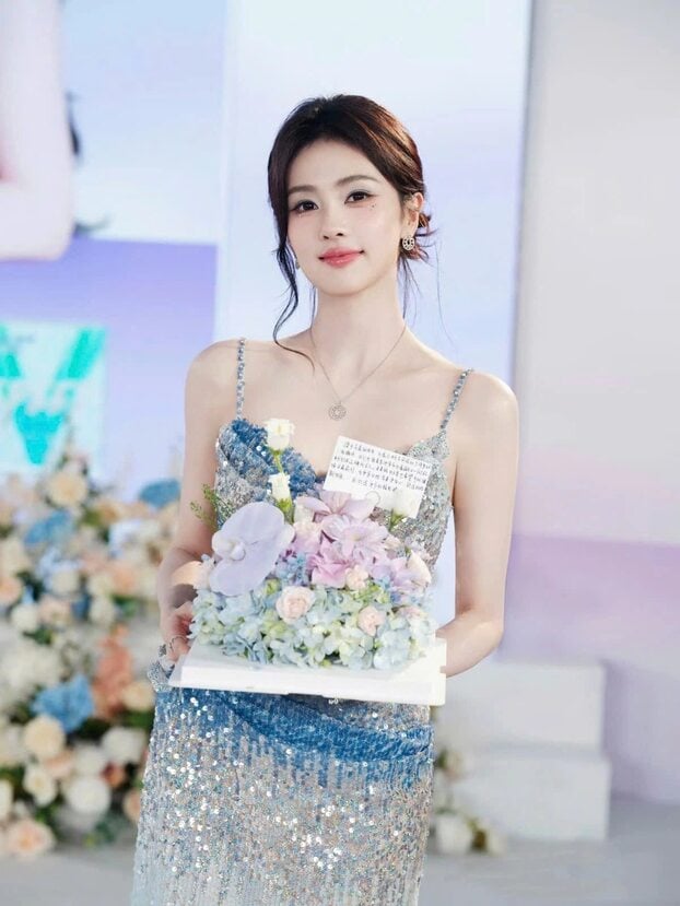 Bạch Lộc có nhan sắc trong trẻo, xinh đẹp. Ảnh: Weibo