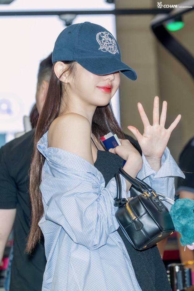 Làn da phát sáng của Jang Wonyoung. Ảnh: Naver