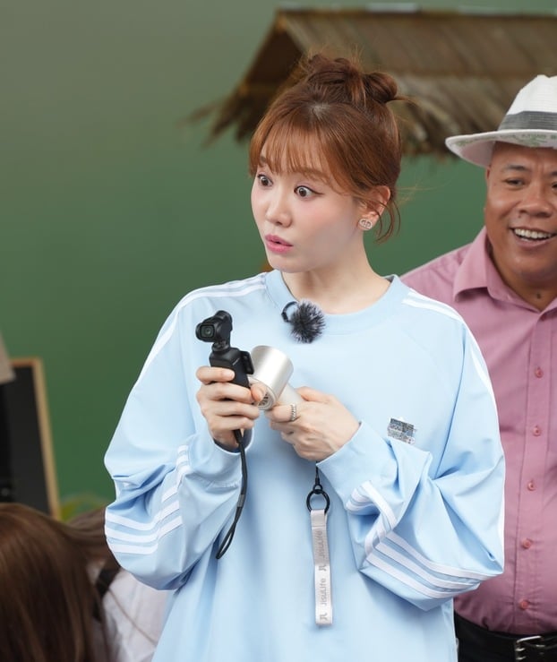 Với cách lựa chọn trang phục đồng nhất từ những tập phát sóng đầu tiên giúp Hari Won tăng độ nhận diện với công chúng. Ảnh: Nhà sản xuất.