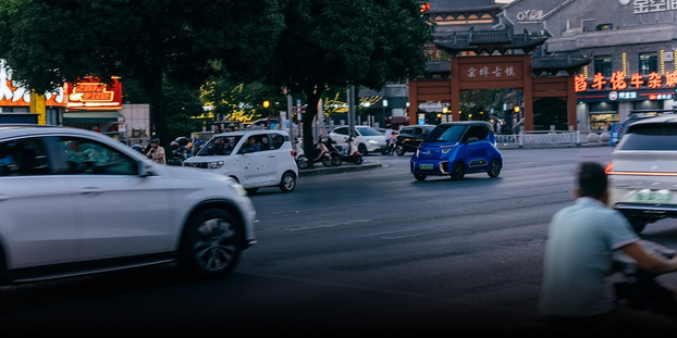 Chuyển đổi sử dụng xe điện là một trong những chính sách hiệu quả giúp Trung Quốc kiểm soát lượng khí thải. (Ảnh: Sixth Tone)