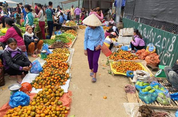Chợ phiên Phố Đoàn mang nhiều nét văn hóa giao thương, buôn bán của người dân địa phương.