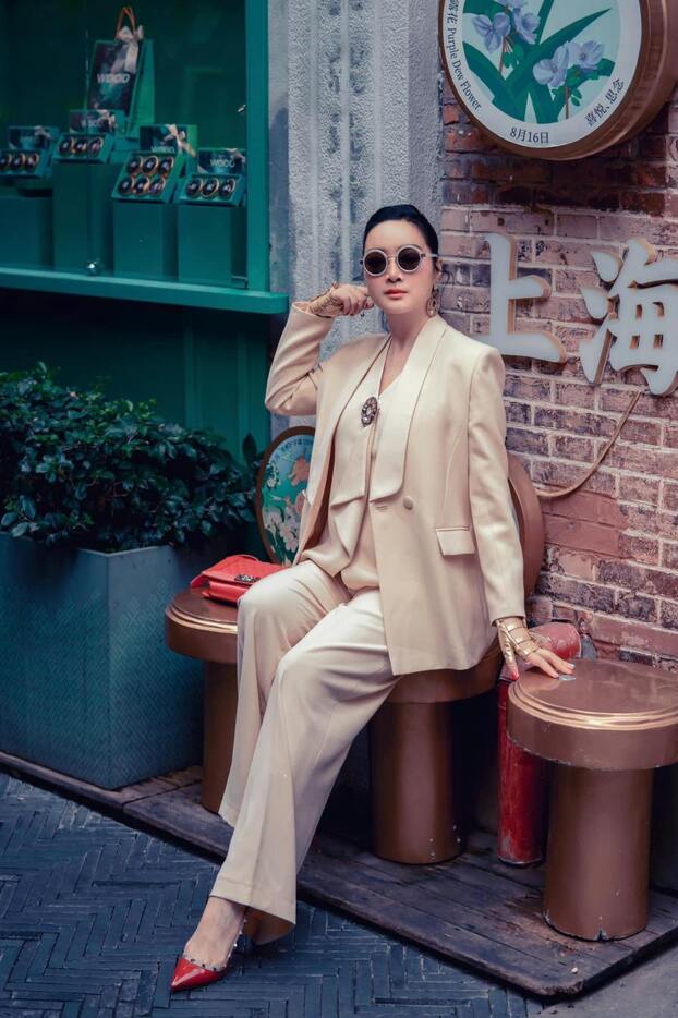 Về đời tư, Hoa hậu Giáng My là mẹ đơn thân của một cô con gái xinh đẹp ngoài 20 tuổi. Cô kín tiếng về chuyện tình cảm trước truyền thông.