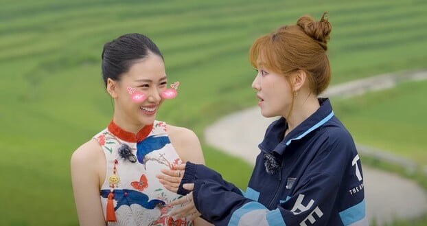 Hari Won hết lời khen ngợi nhan sắc xinh đẹp của Bùi Quỳnh Hoa.