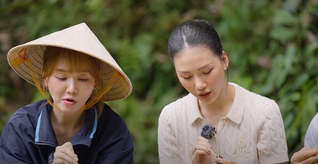 Bùi Quỳnh Hoa cho biết Hari Won đã hỗ trợ cô rất nhiều khi lần đầu tham gia 