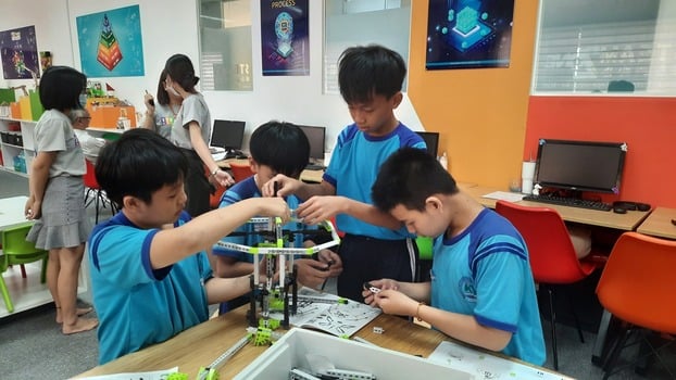 Học sinh trải nghiệm tại STEAMZone, Công viên phần mềm Quang Trung, TP.HCM. Ảnh: CAO TÂN