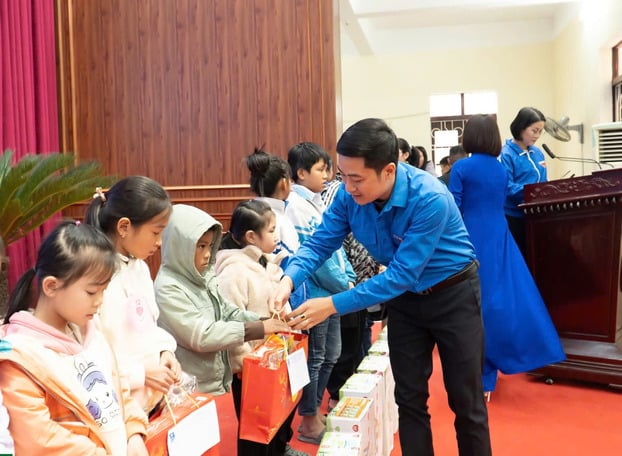 PGS.TS Đoàn Văn Trường tham gia công tác đoàn (Ảnh: NVCC)