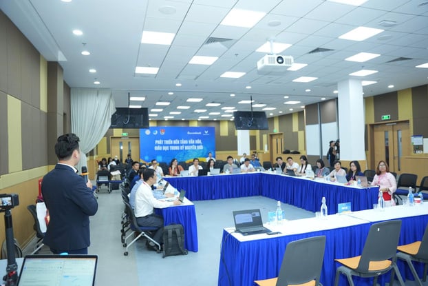 Phiên thảo luận nhóm về Phát triển nền tảng văn hóa, giáo dục trong kỷ nguyên mới tại Diễn đàn Trí thức trẻ Việt Nam toàn cầu lần thứ VI - 2025.