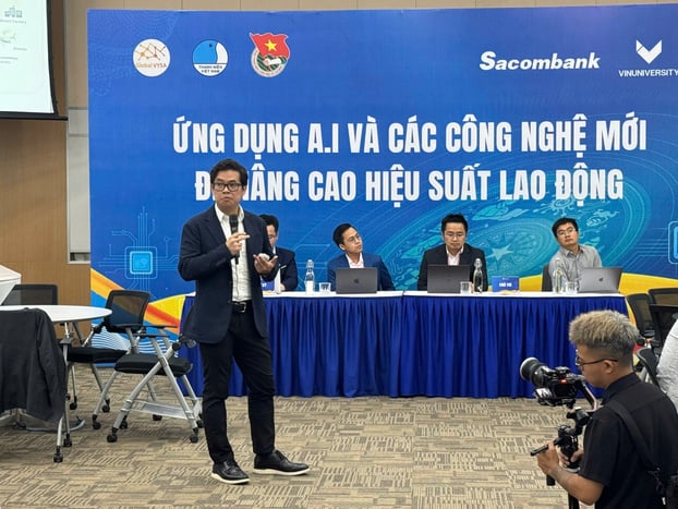 Nhóm nội dung 1: Ứng dụng A.I và các công nghệ mới để nâng cao năng suất lao động là điểm nhấn nổi bật trong ngày làm việc thứ hai của Diễn đàn.