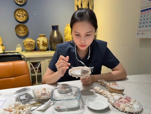Thanh Ngọc tỉ mỉ với những thiết kế (Ảnh: NVCC truyền thông)