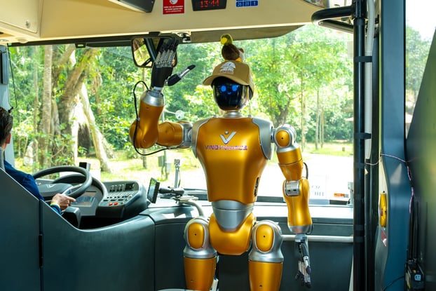 Robot hình người Dyno đang trực tiếp thuyết minh một cách hóm hỉnh về các loài động vật