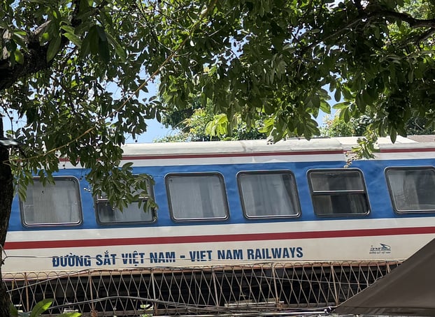 Tàu hỏa chở bác sĩ Bệnh viện Bạch Mai đi Hà Nội - Phủ Lý hằng ngày. Ảnh minh hoạ