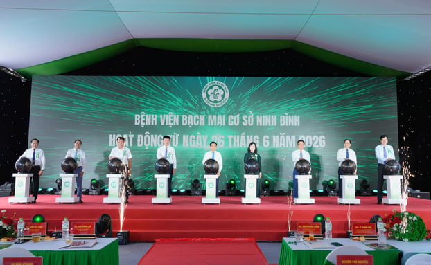 Bấm nút chính thức khai trương Bệnh viện Bạch Mai cơ sở Ninh Bình