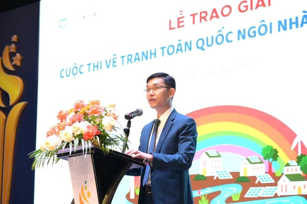 Nhà báo Bùi Văn Khương - Tổng Biên tập Tạp chí Trẻ em Việt Nam phát biểu tại buổi lễ