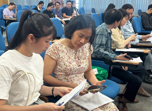 Mức đóng BHYT hộ gia đình được cử tri kiến nghị xem xét giảm. Ảnh: BHXH Hà Nội