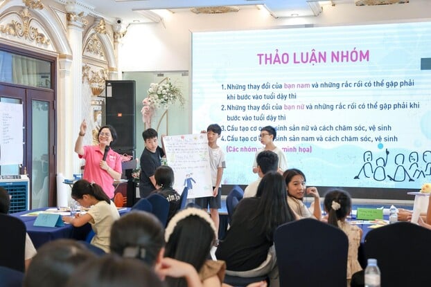 Các em học sinh thảo luận về những thay đổi của bản thân thời kỳ dậy thì