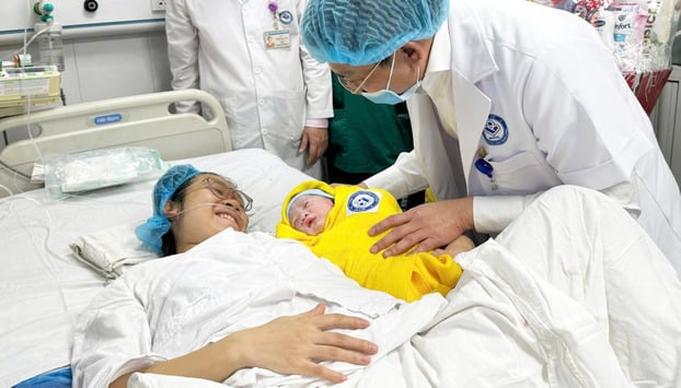 Sinh con thứ hai lao động nữ được nghỉ 7 tháng từ 1/7. Ảnh minh hoạ