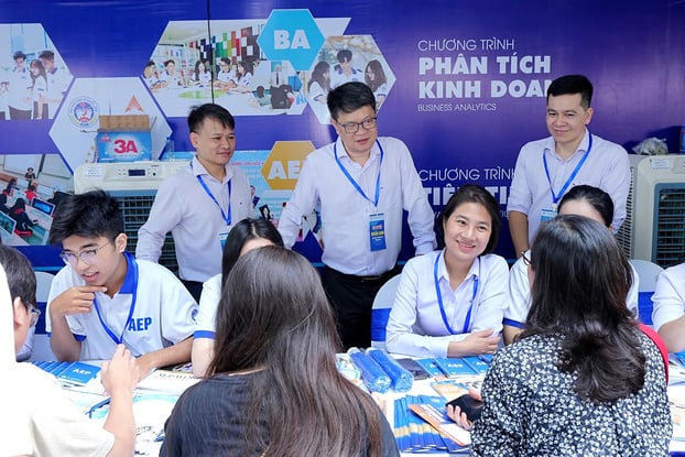 Theo TS Vũ Văn Ngọc, thí sinh cần đối chiếu điểm thi của mình với điểm chuẩn các năm trước để xây dựng chiến lược đăng ký phù hợp