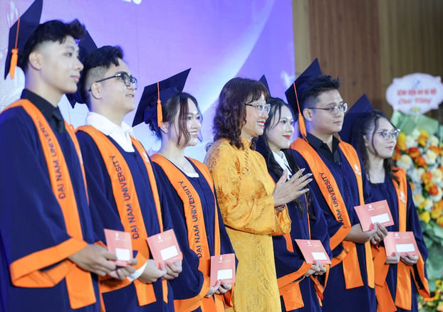 Khóa Bác sĩ Y khoa đầu tiên của Trường ĐH Đại Nam nhận bằng tốt nghiệp