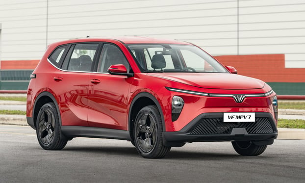 Không chỉ ghi điểm bởi không gian thoáng đãng, VF MPV 7 còn chứng tỏ được năng lực vận hành phục vụ tốt cho các gia đình qua những chuyến đi dài. Chi phí sử dụng tiết kiệm và những ưu đãi hấp dẫn càng khiến mẫu MPV điện 7 chỗ tăng sức hút trong tháng 7.