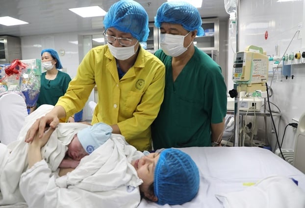 Xu hướng sinh ít con ở người trẻ góp phần đẩy nhanh quá trình già hóa dân số. Ảnh minh họa