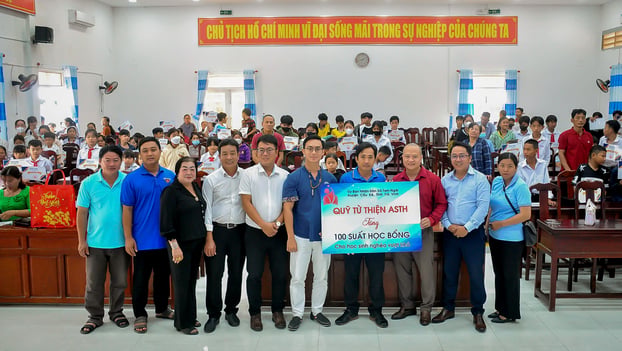 Kiến trúc sư, phong thủy sư Nguyễn Đức Hiếu đã góp phần nhỏ bé, thắp sáng con đường đến trường cho nhiều học sinh vượt khó học tập.