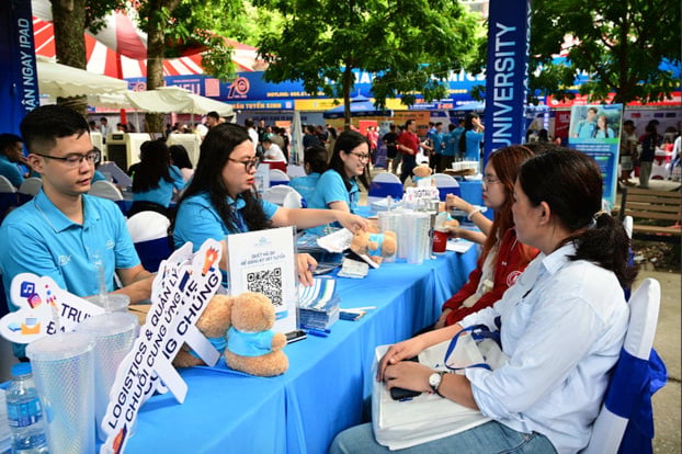 Thí sinh tìm hiểu thông tin trước khi đăng ký xét tuyển đại học