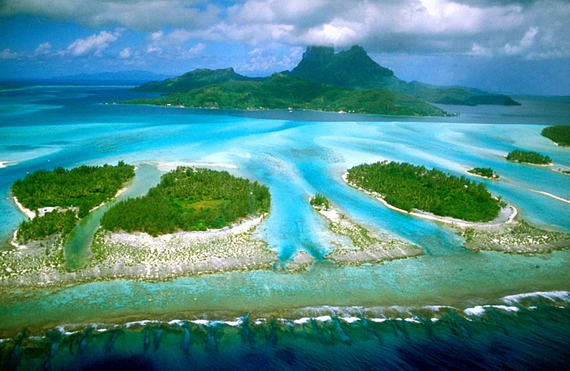 Đảo Bora Bora nằm trong Polynesia