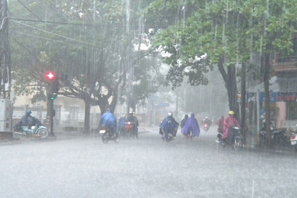Dự báo thời tiết ngày 18/7: Cả nước đón đợt mưa dông lớn, các tỉnh phía Bắc và Bắc Trung Bộ chịu ảnh hưởng của cơn bão số 3 - bão Sơn Tinh