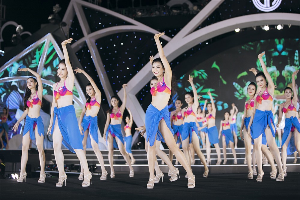 Cận cảnh màn trình diễn áo tắm của các thí sinh Hoa hậu Việt Nam 2018 8