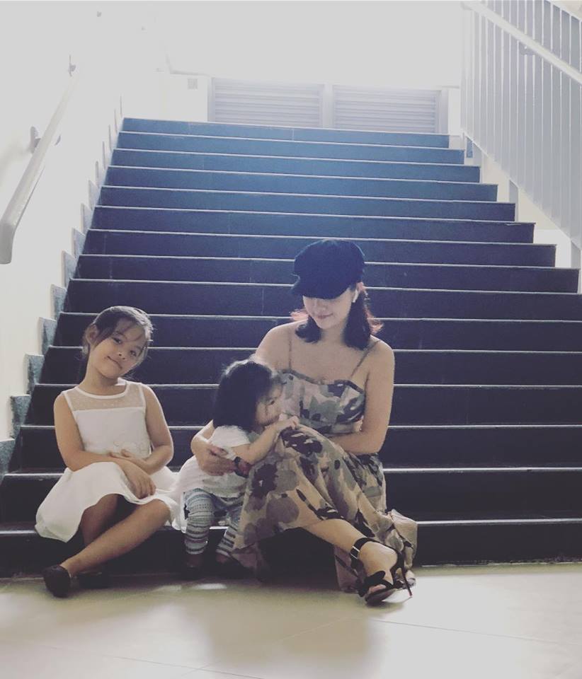   Phạm Quỳnh Anh chia sẻ hình ảnh chụp cùng hai con gái  
