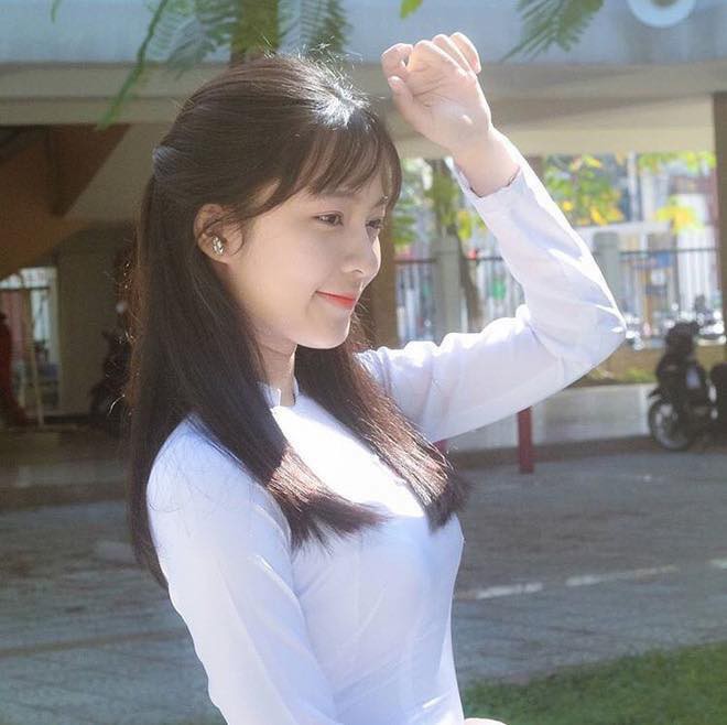 Nữ sinh 10X Hà Thành đẹp trong trẻo, duyên dáng trong tà áo dài trắng ngày khai trường 0