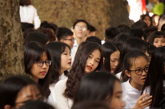 Nữ sinh 10X Hà Thành đẹp trong trẻo, duyên dáng trong tà áo dài trắng ngày khai trường 11