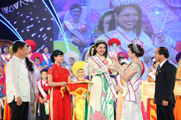 Mỗi năm Việt Nam có bao nhiêu cuộc thi hoa hậu, hoa khôi, người đẹp? 0