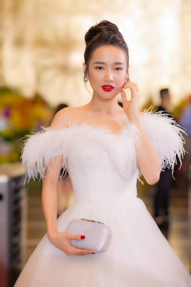   Nhã Phương xinh đẹp tham dự VTV Awards 2018  