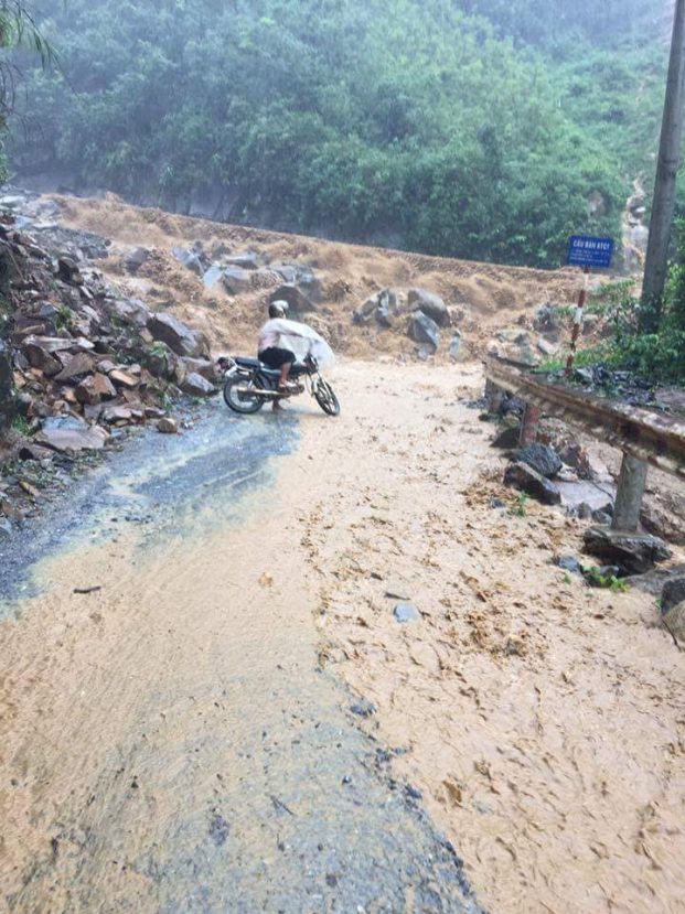   Hậu quả để lại của cơn bão số 3 gây thiệt hại nặng nề ở Yên Bái khiến 3 người chết, 7 người bị thương, 7 người khác mất tích. Nhiều công trình đường xá, cầu cống bị cuốn trôi.  