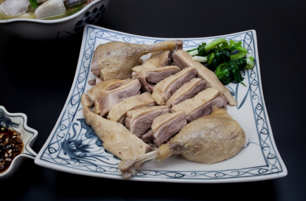   Người miền Trung và miền Nam thường ăn thịt vịt vào ngày Tết Đoan Ngọ  
