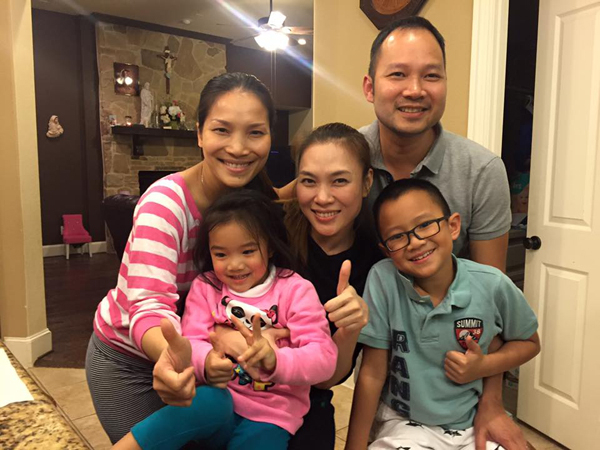   Mỹ Tâm ghé thăm gia đình nhỏ của ca sĩ Hồng Ngọc  