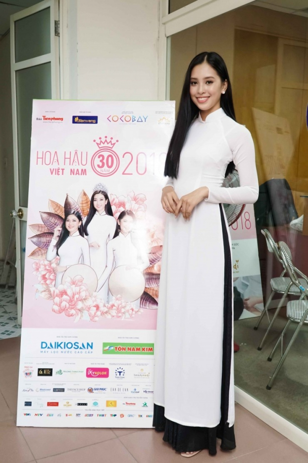   Tiểu Vy xinh đẹp tham gia các hoạt động bên lề của cuộc thi Hoa hậu Việt Nam 2018  
