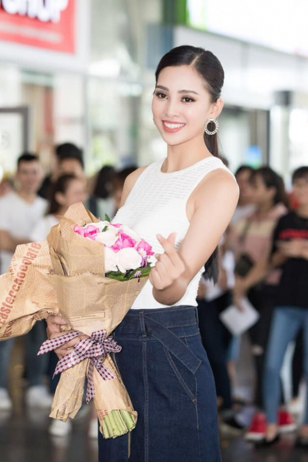 Tân Hoa hậu Trần Tiểu Vy đẹp không tì vết ngày trở về phố Hội 3