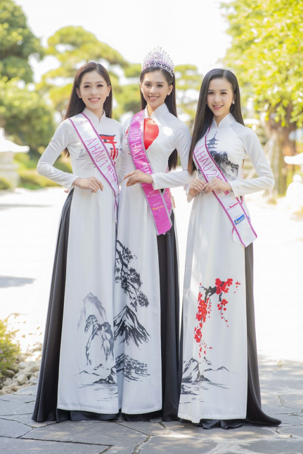 Top 3 Hoa hậu Việt Nam 2018 đẹp xuất sắc trong trang phục áo dài tại Lễ hội Mặt trời mọc 7