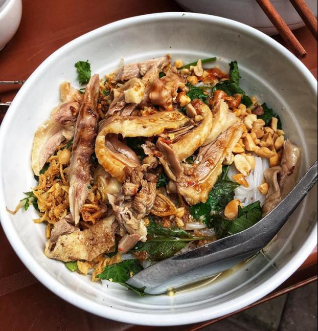 Thịt chả ai cũng biết, nhưng chả ngan nướng mới là đặc sản ngon tuyệt vời của người Hà Nội