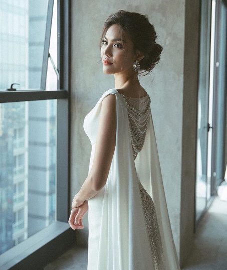 Bật mí chi tiết đặc biệt trên váy cưới 500 triệu của siêu mẫu Lan Khuê 1
