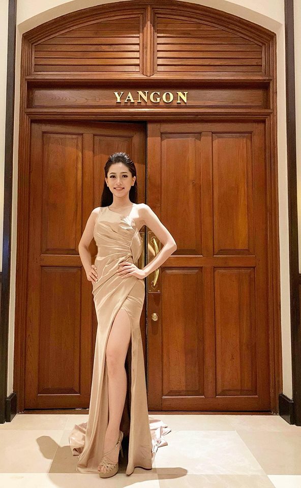 Á hậu Phương Nga diện váy xẻ cao khoe chân dài miên man tại Miss Grand International 0