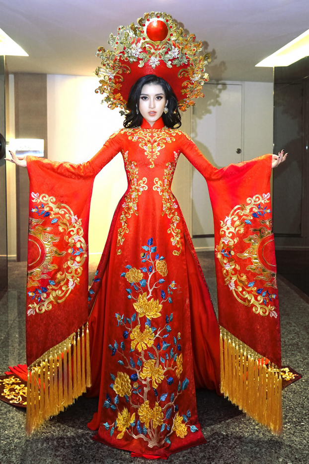 Cận cảnh bộ áo dài 'Ngũ Phụng Tề Phi' của Á hậu Phương Nga tại Miss Grand International 3