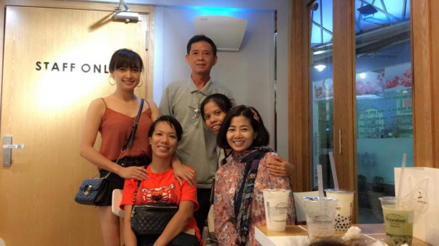   Diễn viên Mai Phương vui vẻ bên người thân tại Quảng Trị  