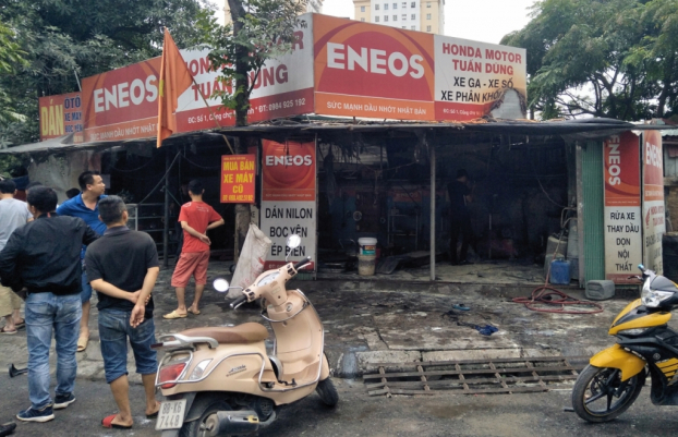 Hà Nội: Tiệm sửa xe bất ngờ bốc cháy kèm tiếng nổ lớn 2