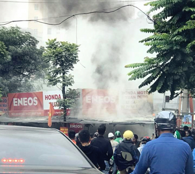 Hà Nội: Tiệm sửa xe bất ngờ bốc cháy kèm tiếng nổ lớn 0