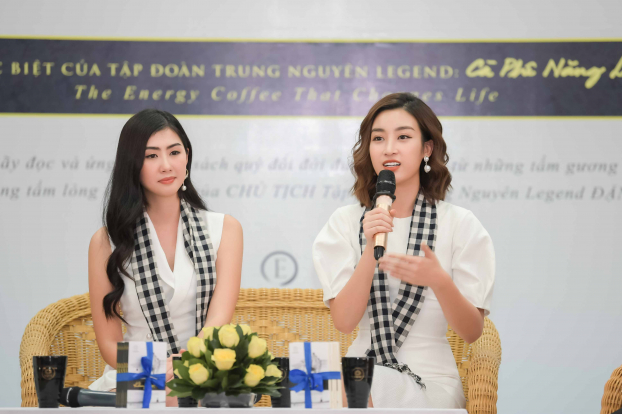 Hoa hậu Đỗ Mỹ Linh diện đầm trễ vai xinh đẹp giao lưu với sinh viên Nha Trang 1
