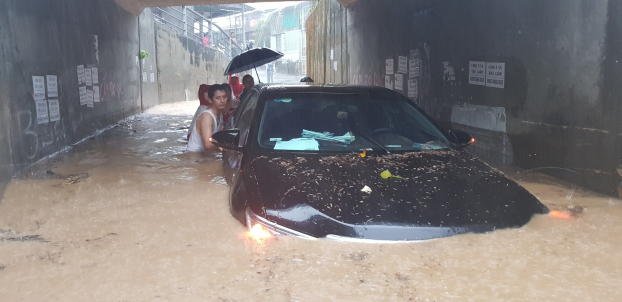 Khánh Hòa: Ảnh hưởng bão số 8, mưa lớn gây ngập lụt, ách tắc nhiều tuyến đường 15