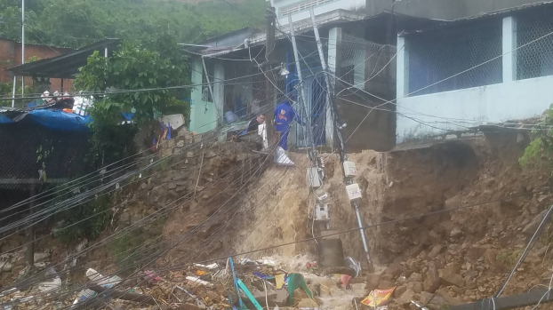 Khánh Hòa: Ảnh hưởng bão số 8, mưa lớn gây ngập lụt, ách tắc nhiều tuyến đường 6